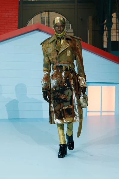 Look 19